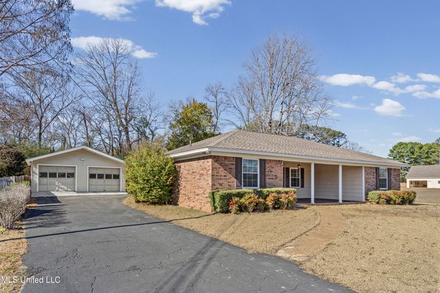 213 Dogwood Lane, Batesville, MS 38606