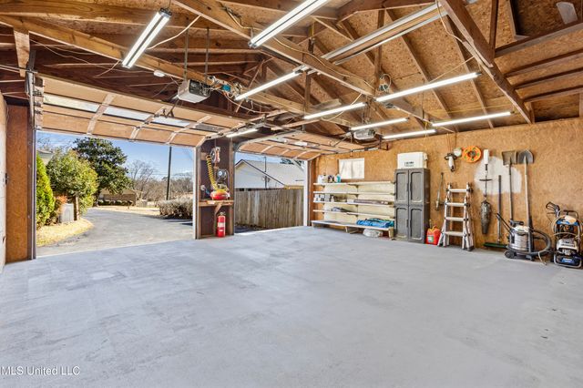 213 Dogwood Lane, Batesville, MS 38606