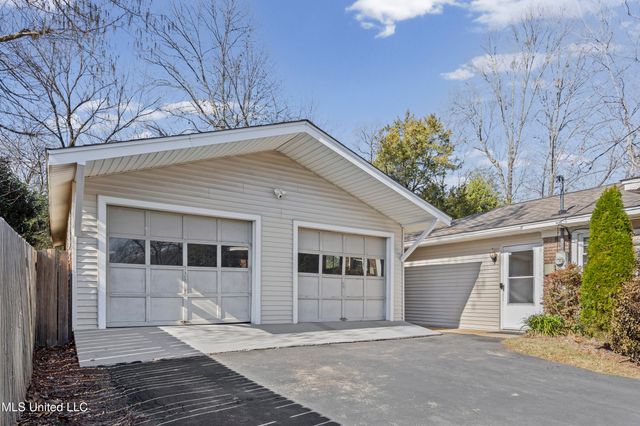 213 Dogwood Lane, Batesville, MS 38606
