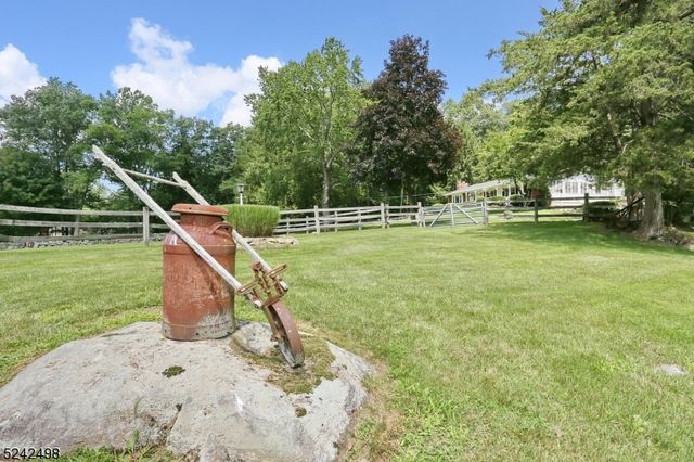 35 Ricker Dr, Ringwood Boro, NJ 07456