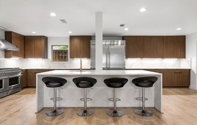 9415 Hill View Drive, Dallas, TX 75231