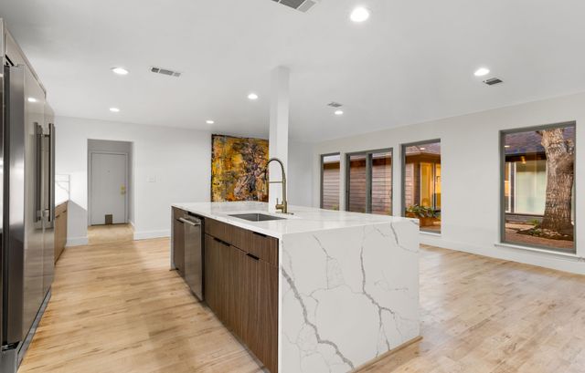 9415 Hill View Drive, Dallas, TX 75231