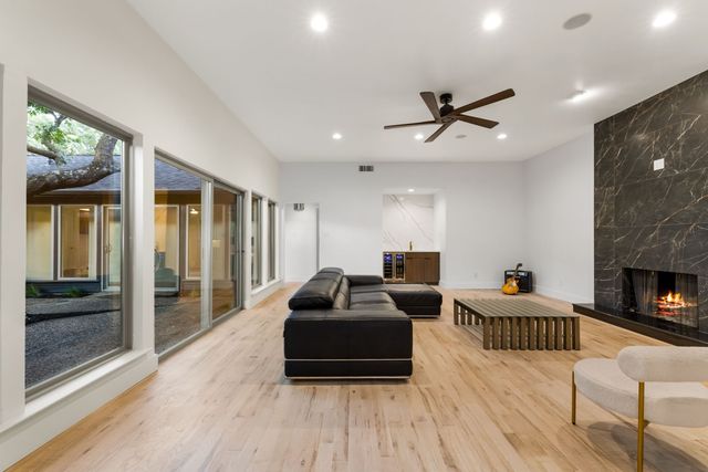 9415 Hill View Drive, Dallas, TX 75231