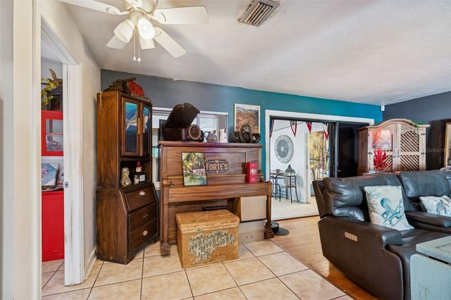 2120 CORONADA WAY S, St Petersburg, FL 33712