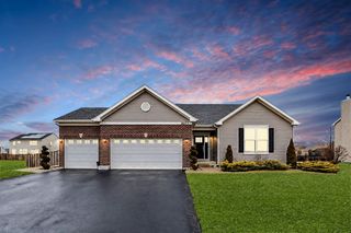 2077 Hearthstone Avenue, Yorkville, IL 60560