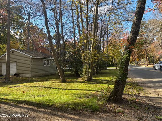 824 S Lake Drive, Lakewood, NJ 08701