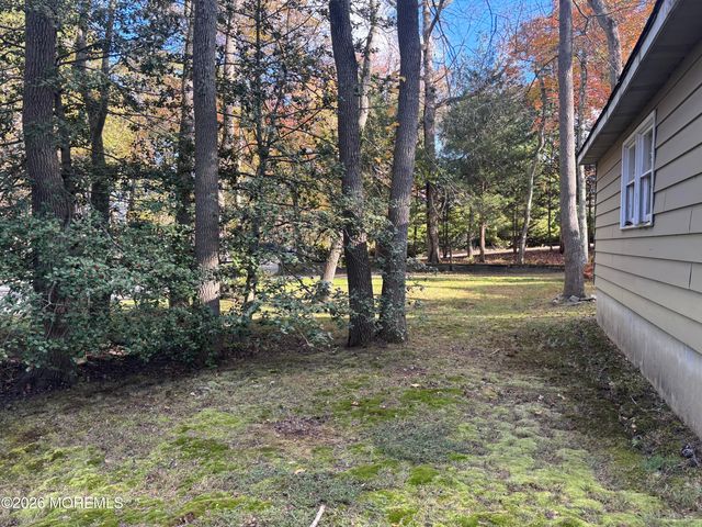 824 S Lake Drive, Lakewood, NJ 08701