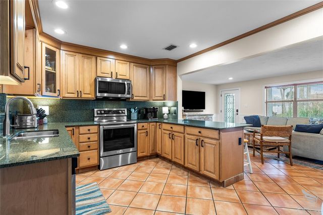 818 HOPE AVENUE, New Smyrna Beach, FL 32169