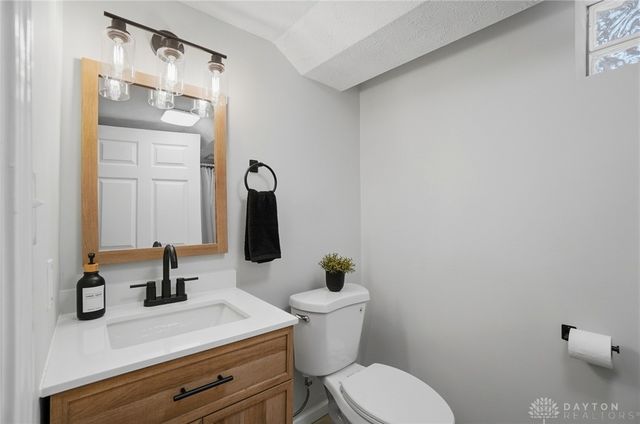 726 Acorn Drive, Oakwood, OH 45419