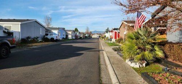 1570 S Peach Street SPC 100, Medford, OR 97501