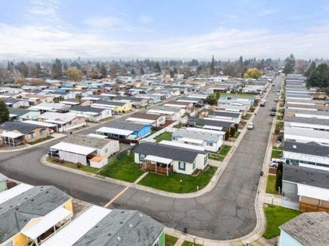 1570 S Peach Street SPC 100, Medford, OR 97501