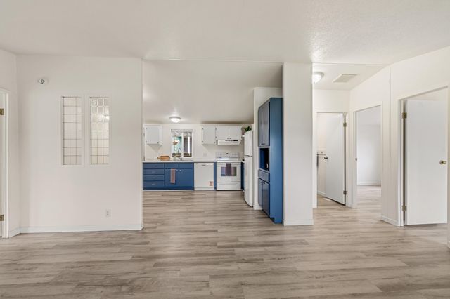 1570 S Peach Street SPC 100, Medford, OR 97501