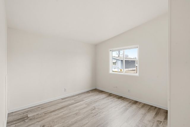 1570 S Peach Street SPC 100, Medford, OR 97501