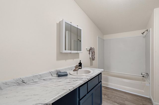 1570 S Peach Street SPC 100, Medford, OR 97501