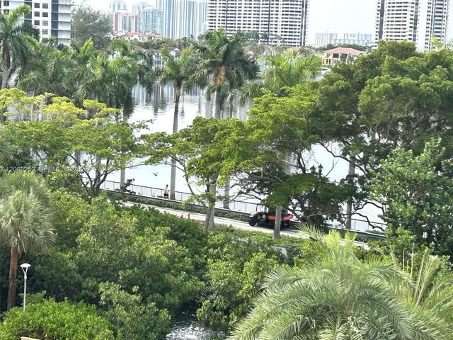 2801 NE 183rd St 508W, Aventura, FL 33160