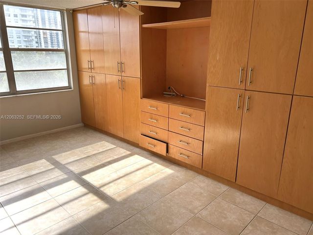 2801 NE 183rd St 508W, Aventura, FL 33160