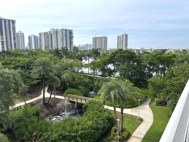 2801 NE 183rd St 508W, Aventura, FL 33160
