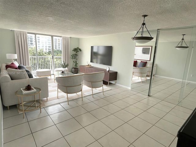 2801 NE 183rd St 508W, Aventura, FL 33160