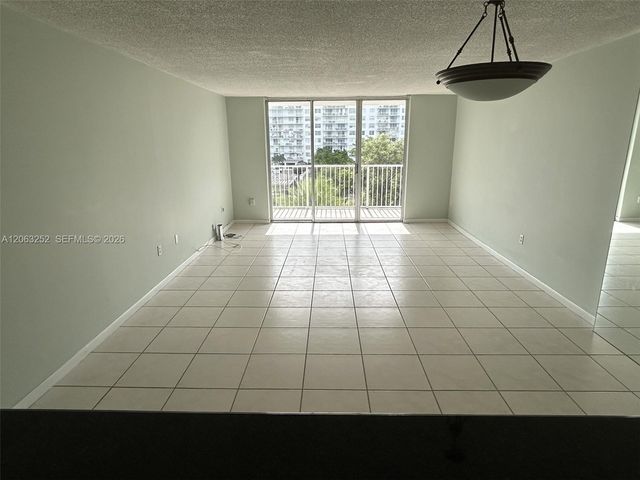 2801 NE 183rd St 508W, Aventura, FL 33160
