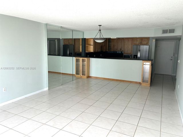 2801 NE 183rd St 508W, Aventura, FL 33160