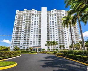 2801 NE 183rd St 508W, Aventura, FL 33160