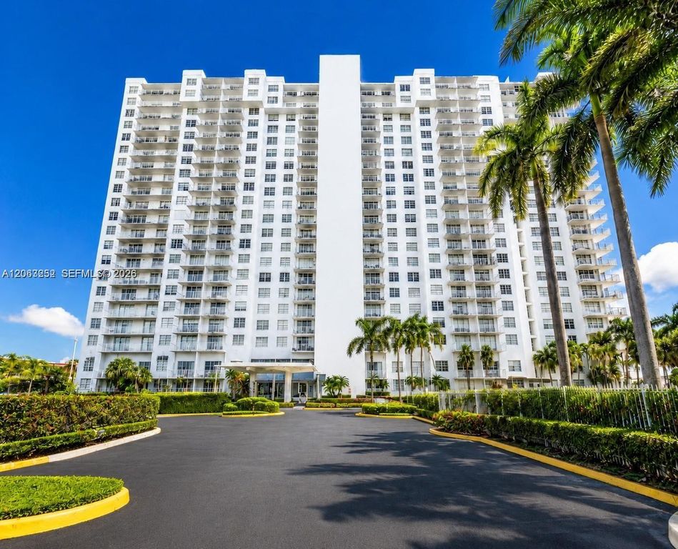 2801 NE 183rd St 508W, Aventura, FL 33160