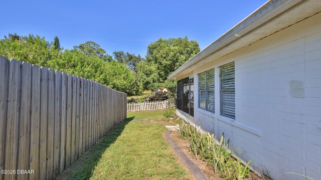 11 Swan Avenue, New Smyrna Beach, FL 32168