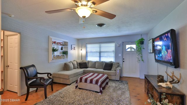 11 Swan Avenue, New Smyrna Beach, FL 32168