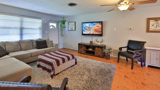 11 Swan Avenue, New Smyrna Beach, FL 32168