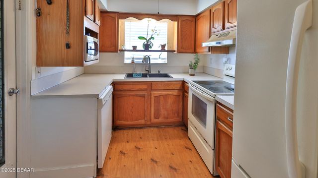 11 Swan Avenue, New Smyrna Beach, FL 32168