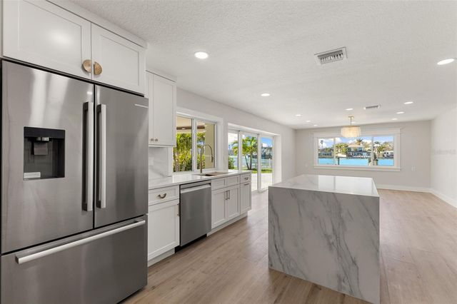 10088 PARADISE BOULEVARD, Treasure Island, FL 33706