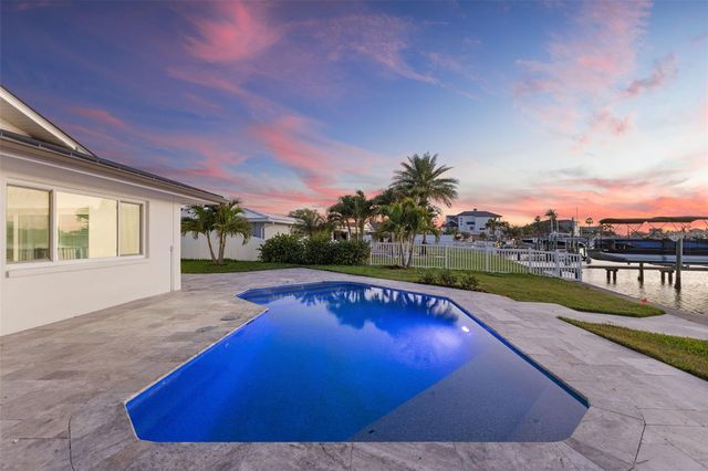 10088 PARADISE BOULEVARD, Treasure Island, FL 33706