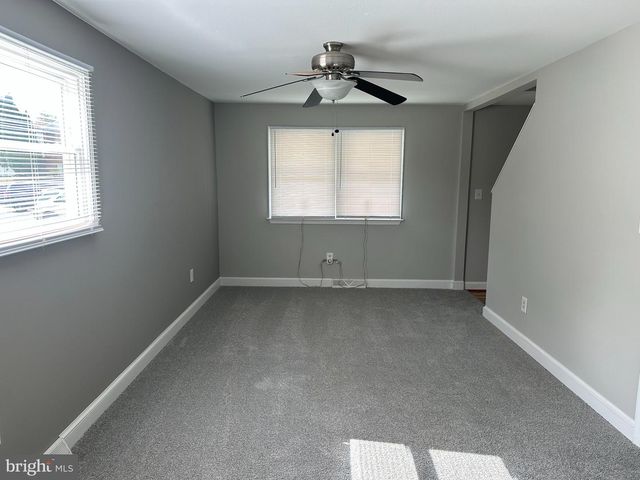 6 CHIMING RD, New Castle, DE 19720