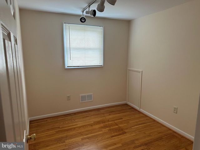 6 CHIMING RD, New Castle, DE 19720