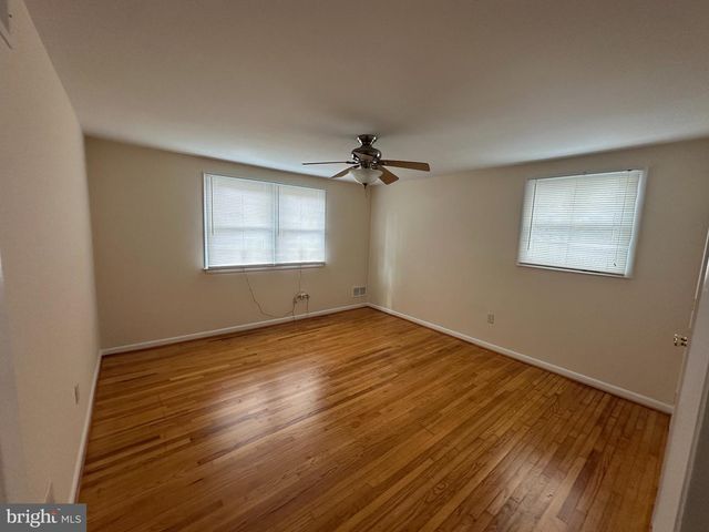 6 CHIMING RD, New Castle, DE 19720