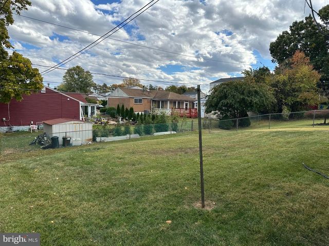 6 CHIMING RD, New Castle, DE 19720