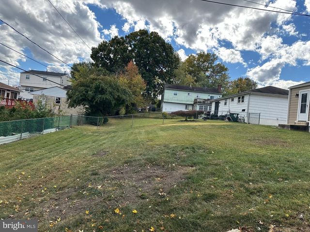 6 CHIMING RD, New Castle, DE 19720
