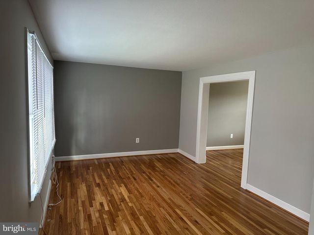6 CHIMING RD, New Castle, DE 19720