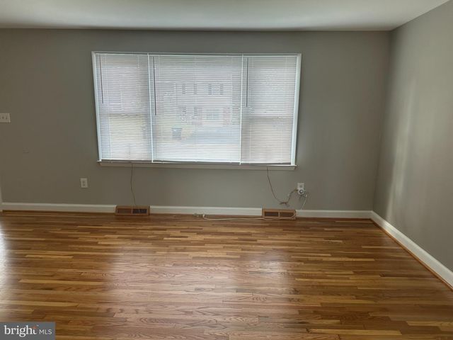 6 CHIMING RD, New Castle, DE 19720