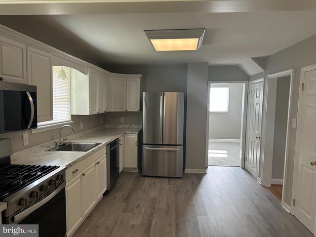 6 CHIMING RD, New Castle, DE 19720