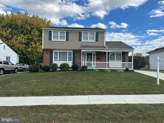 6 CHIMING RD, New Castle, DE 19720