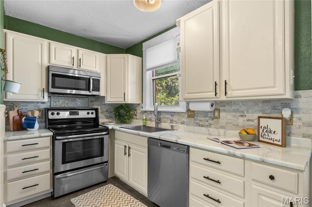 4228 Schiller Place, St Louis, MO 63116