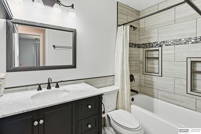 11005 Sahler Street, Omaha, NE 68164