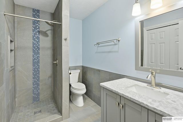 11005 Sahler Street, Omaha, NE 68164