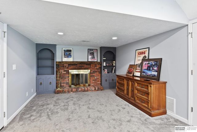 11005 Sahler Street, Omaha, NE 68164