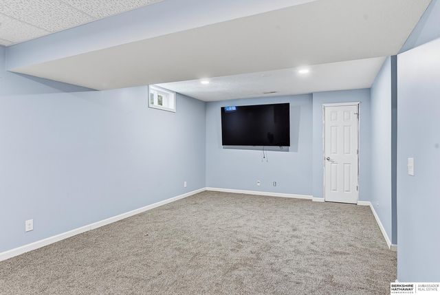 11005 Sahler Street, Omaha, NE 68164