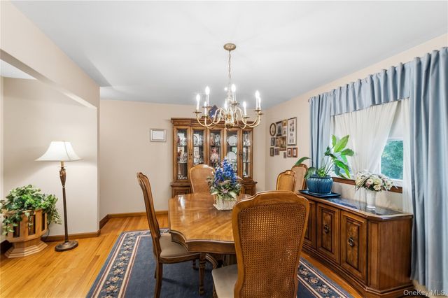 6 Canterbury Court, East Setauket, NY 11733