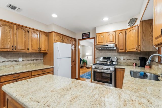 6 Canterbury Court, East Setauket, NY 11733