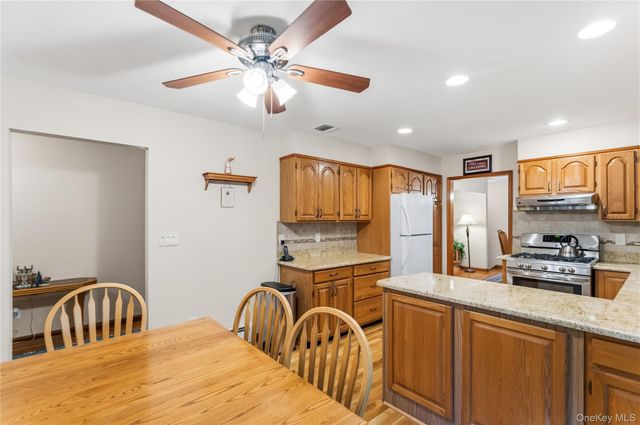 6 Canterbury Court, East Setauket, NY 11733