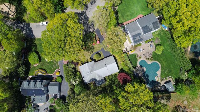 6 Canterbury Court, East Setauket, NY 11733